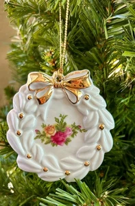 Vintage 1998 Royal Albert Royal Doulton corona ornamento rose vecchio paese fine Cina - Foto 1 di 6