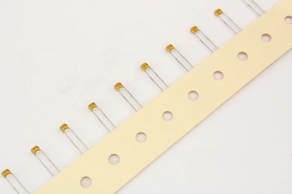 LOTE DE 1000 KEMET C315C103K Foto 1 de 1