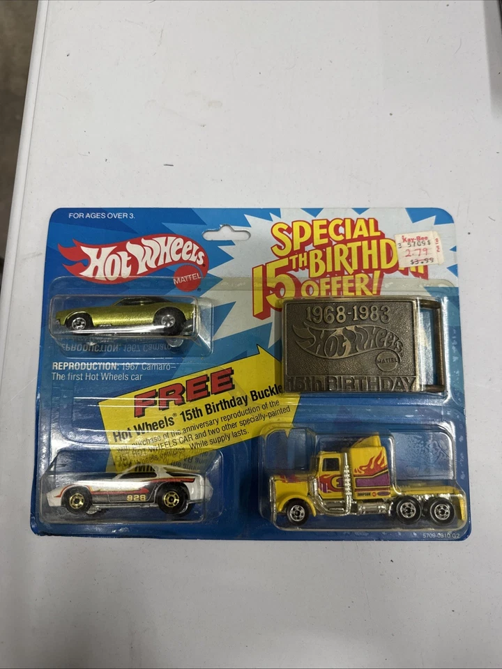 Hot Wheels Especial 15 Cumpleaños Juego de 3 Coches con Hebilla de Cinturón Coleccionable De Colección Foto 1 de 4