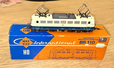 ROCO H0 4135B ELECTRIC LOCO BLUE/CREAM BR 110 129-4 LIGHTS WORKING PANTO BOXED - Image 1 of 4