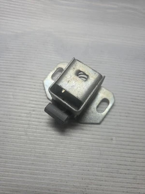 FIAT 1100 D - 1200/ GANCIO COFANO POSTERIORE NUOVO ORIGINALE  Foto 1 de 4