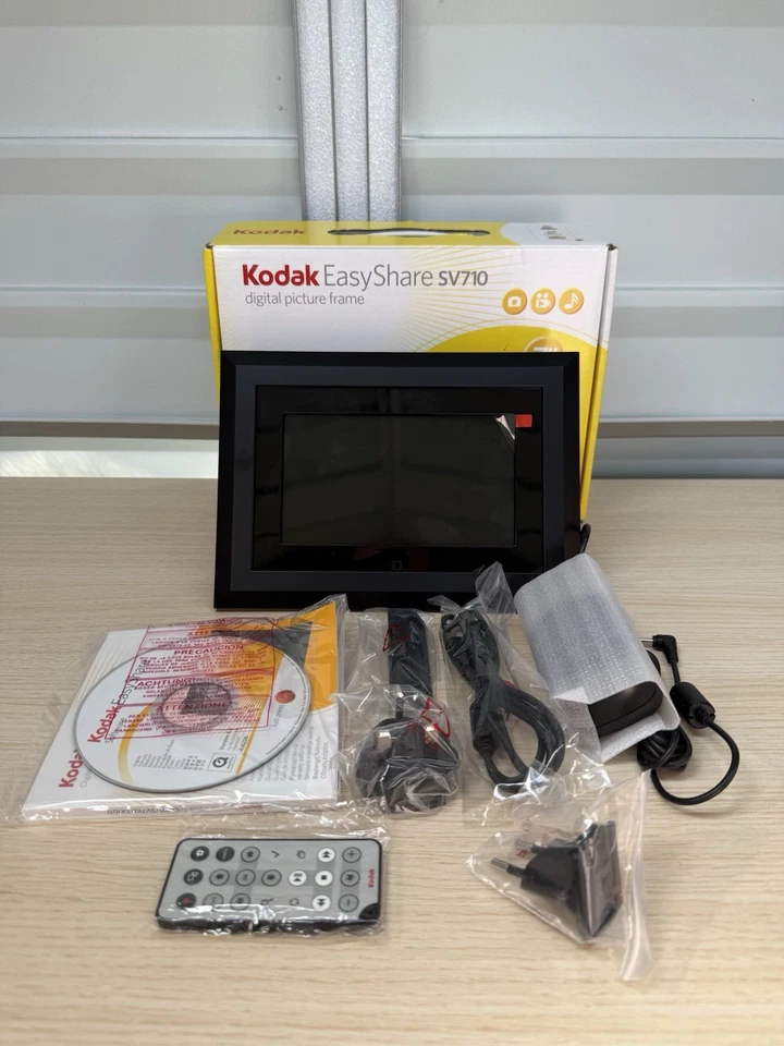 Kodak EasyShare Sv-710 7-Inch Digital Picture Frame - Image 1 of 4
