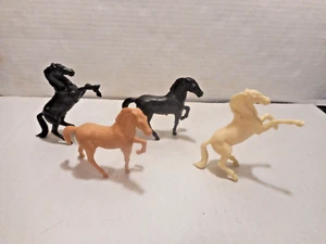 4 Vintage Stuart Plastics Western Horses Black Tan White 2 Poses VG - Picture 1 of 6