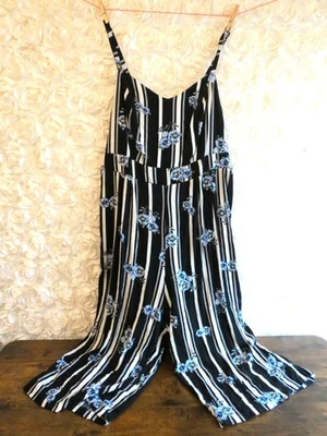 TORRID Negro Rayas Blanco Floral Capri Rayón Elegante Mameluco Pierna Ancha Jersey 2 2X Foto 1 de 4