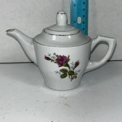 Tetera de porcelana china pequeña vintage de 3,5" de ancho, 4" de alto borde dorado floral Foto 1 de 4