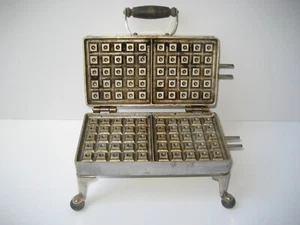 "UNIVERSAL" WAFFLE MAKER IRON - VINTAGE 1916 - LANDERS, FRARY & CLARK - NO CORD - Picture 1 of 14