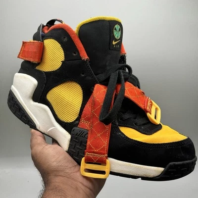 Nike Air Raid Hombres Talla 10 "Negro/Universitario Dorado-Blanco (DD9222 001 Foto 1 de 4