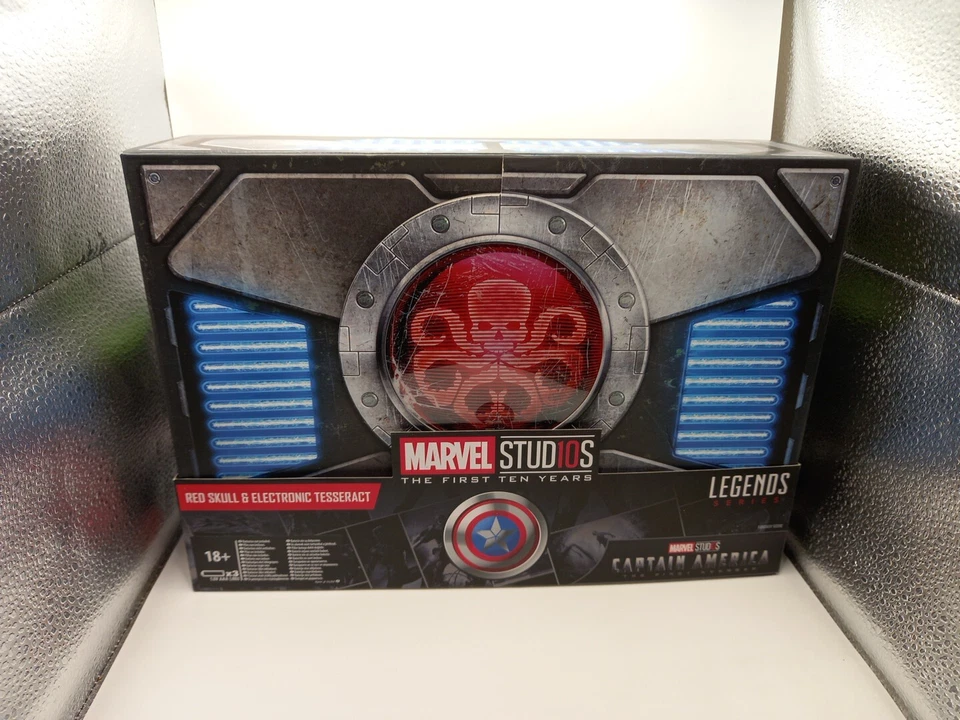 Marvel Legends Red Skull & Electronic Tesseract Hasbro SDCC Exclusive 2018 - Image 1 of 4