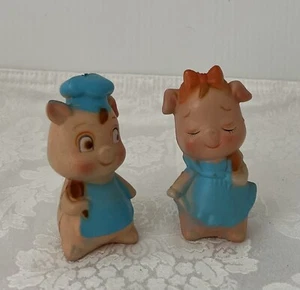 Vintage Plastic Pig Salt and Pepper Shakers • Made in Hong Kong 3.5" Tall - Picture 1 of 3
