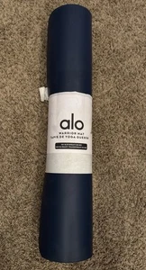 NEW Alo Yoga Warrior Mat ECLIPSE Color. NWT. Very minor shelf wear. MSRP $148 - Picture 1 of 10
