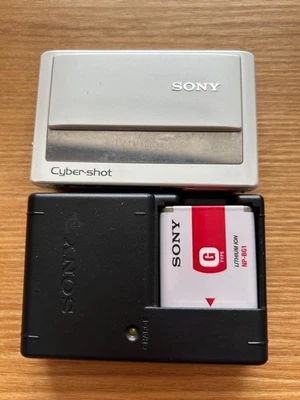 Sony CyberShot DSC-T20 8MP 3x Zoom White Digital Camera from japan - Image 1 of 4