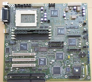 Intel RC440FX (Rosewood / Columbia 2) Intel 440FX Socket 8 + RAM - Bild 1 von 6