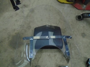 01 2001 VSTAR 1100 SPEEDO WINDSHIELD WIND SHIELD COMPLETE HARDWARE BAG 11 - Foto 1 di 5