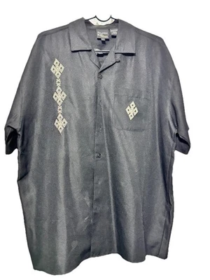 Camisa Falcon Bay Classics para hombre negra bordada con botones talla L  Foto 1 de 4
