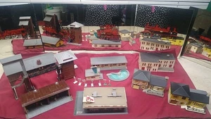 Lot Of 10 HO Scale Buildings Homes 7-11 Garage Rico Station Hotel Nice Pre-owned - Picture 1 of 24