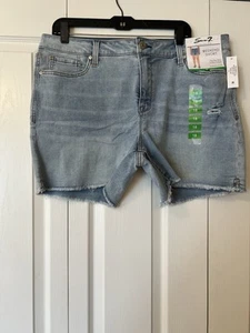 Seven7 Weekend Fray Hem Denim Shorts Size 18 NWT - Picture 1 of 5