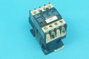 Telemecanique LC1D0901P7 3 pole contactor 230VAC coil with 1 NC contact 25A - Picture 1 of 4