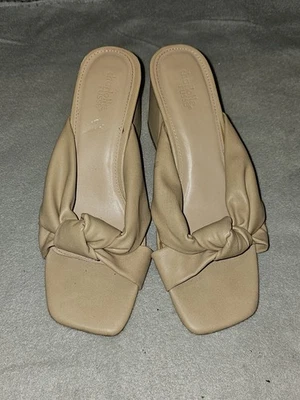 Charlotte Russe para mujer talla 8. Sandalias de tacón tostado. Foto 1 de 3