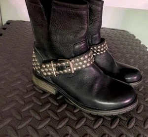 🔥STEVE MADDEN Frankie Black Genuine Leather Studded Biker Moto Boots Sz -7 - Picture 1 of 7