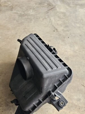 Hyundai Genesis 2010 cupé 2,0 t - caja de admisión de aire de fábrica con filtro OEM Foto 1 de 2