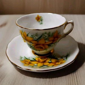 Colclough Bone China Tea Cup And Saucer Yellow Flowers Floral Gold Rim England - Picture 1 of 7