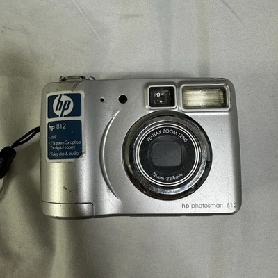 Vintage HP PhotoSmart 812 4.1MP Digital Camera, Silver - FOR PARTS ONLY - Image 1 of 4