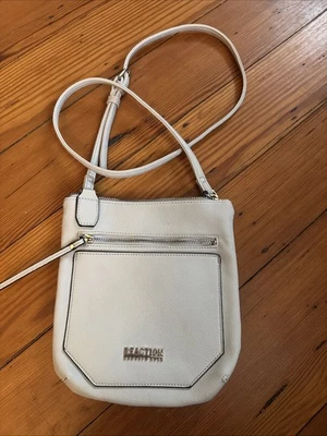 Bandolera Kenneth Cole Reaction Beige/Crema Multi Bolsillo A10 Foto 1 de 4