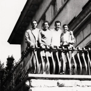 Handsome guys buddies hugging affection unusual angle vintage gay int photo 8653 - Picture 1 of 2