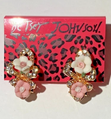 PENDIENTES PERFORADOS BETSEY JOHNSON PETITE FLORES ROSA Y BLANCO CON CRISTALES Foto 1 de 4