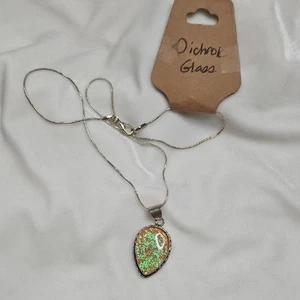 Collar colgante de vidrio dicroico verde melocotón enchapado en plata cadena de 20 pulgadas nuevo sin etiquetas - Imagen 1 de 7