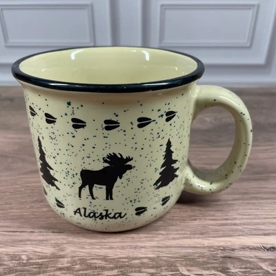 Taza cámper moteada con estampado de patas de árboles de alce de Alaska amarilla negra 14 onzas Foto 1 de 4