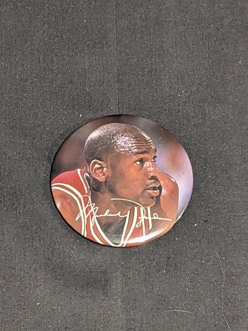 Vintage Michael Jordan Chicago Bulls Magnet & Button Jump Inc. - 2 in Cover