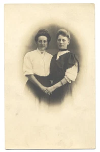 RPPC - 2 AFFECTIONATE WOMEN - Lesbian GAY Interest? WHITE MILLS PA ca1920 - Picture 1 of 2