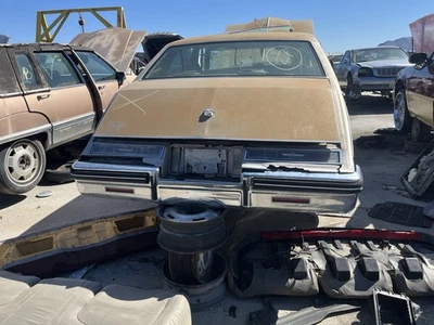 Parachoques trasero Cadillac Sevilla 1983 Foto 1 de 4