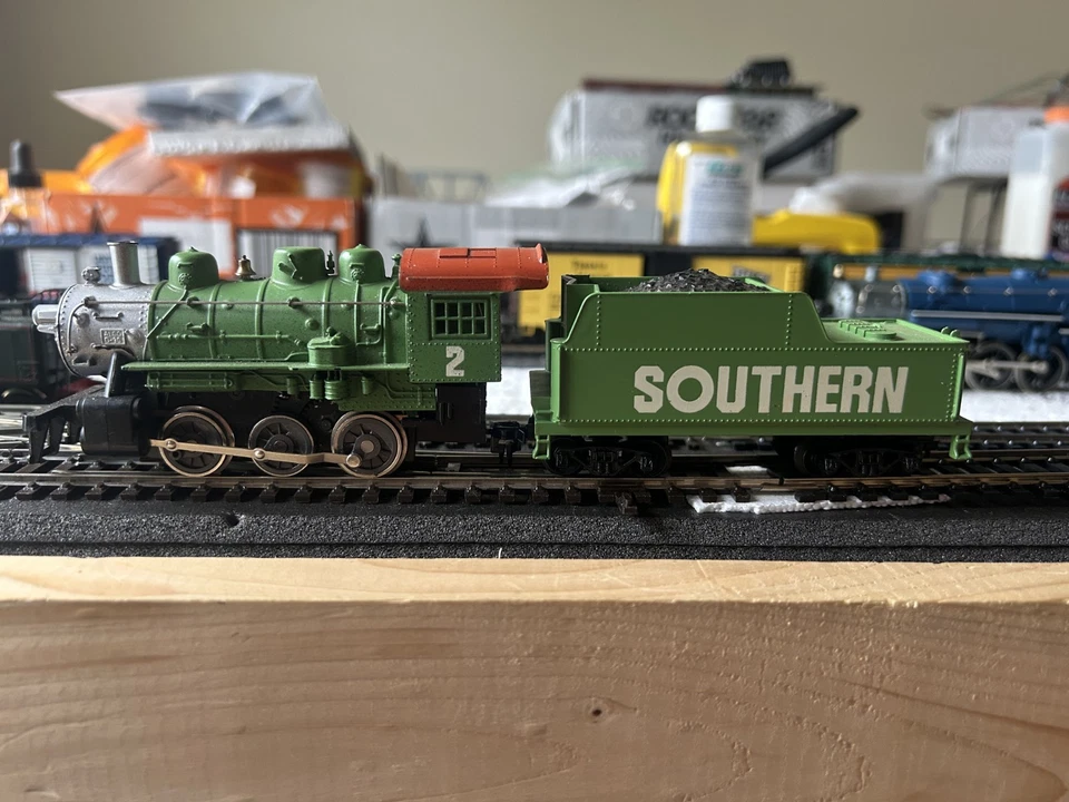 TYCO HO SOUTHERN RR 0-6-0 NO 2 Steam Locomotive Engine & Tender / Pics /Video - Image 1 of 4