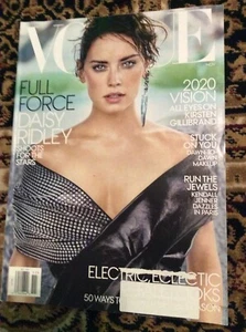 DAISY RIDLEY STAR WARS November 2017 VOGUE Magazine KENDALL JENNER DAZZLES PARIS - Bild 1 von 4