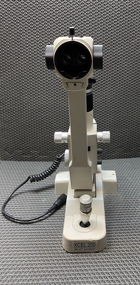 Lâmpada de fenda Reichert corpo Xcel 200 com alça seletora de ampliação. - Imagem 1 de 4