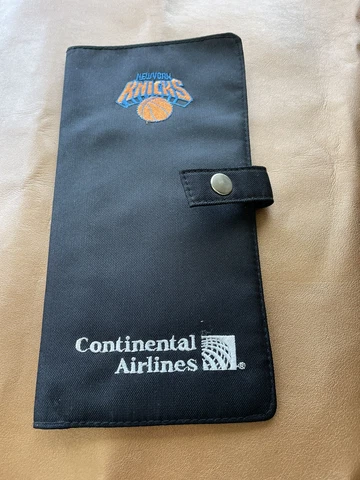 NEW YORK KNICKS VINTAGE CONTINENTAL AIRLINES TRAVEL DOCUMENT PASSPORT WALLET Cover