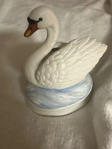 GIFT OF GORHAM PORCELAIN SWAN MUSIC BOX MADE JAPAN PLAYS "FEELINGS" BEAUTIFULLY - Picture 1 of 1