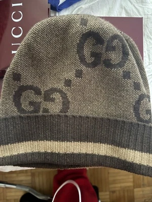 Gorro Gucci Cashmere usado 4 veces Foto 1 de 4