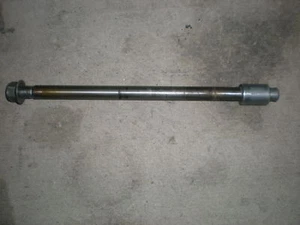 Honda 1983 VT 750 C Shadow 700 Rear Axle & Nut - Foto 1 di 1