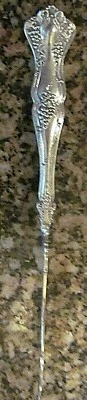 *1847 Rogers "Vintage" • Silverplate Grape Pattern • Master Butter Knife - Image 1 of 2