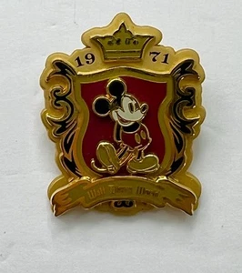 Prendedor Disney Mickey Mouse 3D clásico escudo Walt Disney World #49932 2008 - Imagen 1 de 7