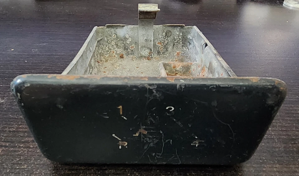 Cenicero Volkswagen VW T3 Tipo 3 Fastback Notchback Squareback Cenicero 311857329C Foto 1 de 4