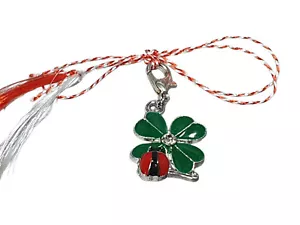 Martisor Trébol Verde Metal con Pedrería y Escarabajo Mariano, hecho a mano - Imagen 1 de 6