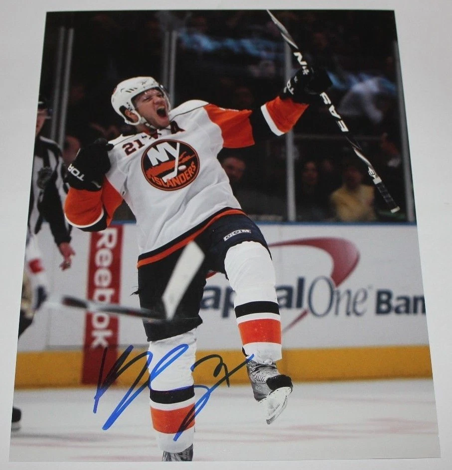 FOTO 8X10 FIRMADA POR KYLE OKPOSO CERTIFICADO DE AUTENTICIDAD DE LOS ISLEÑOS DE NUEVA YORK Foto 1 de 1