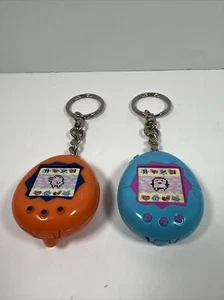 Tamagotchi Llaveros Juguetes Lote De Colección De 2 1997 McDonalds Años 90 Azul Y Naranja - Imagen 1 de 7