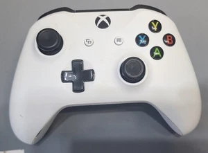Microsoft Xbox One Wireless Controller - White Model 1708 (Pre Owned) - Picture 1 of 3