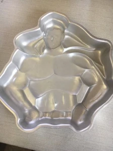 Vintage 1977 Wilton SUPERMAN or BATMAN Cake Pan No Instructions - Picture 1 of 6