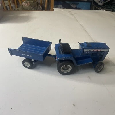 Remolque de volteo ERTL 1/12 azul Ford LGT 145 césped hidrostático jardín tractor 814 Foto 1 de 4